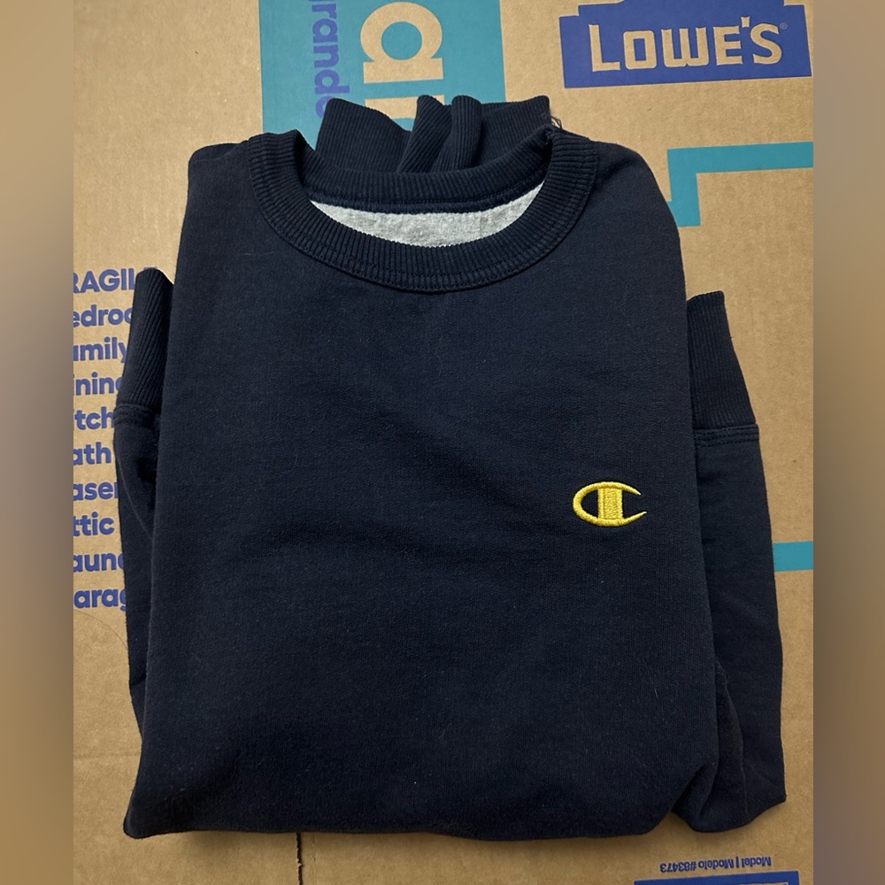Champion Men's Navy Crewneck Sweater. Size Small
